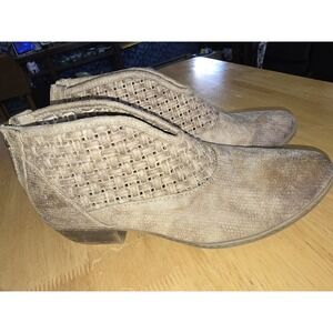 Not Rated Womens Tan Booties Size 8.5